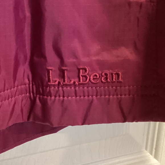 L.L. Bean Women’s Plum Hooded Full Zip Raincoat, Size Small Petite - Picture 9 of 16